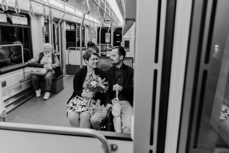 Hochzeitsfoto in der U-Bahn Köln