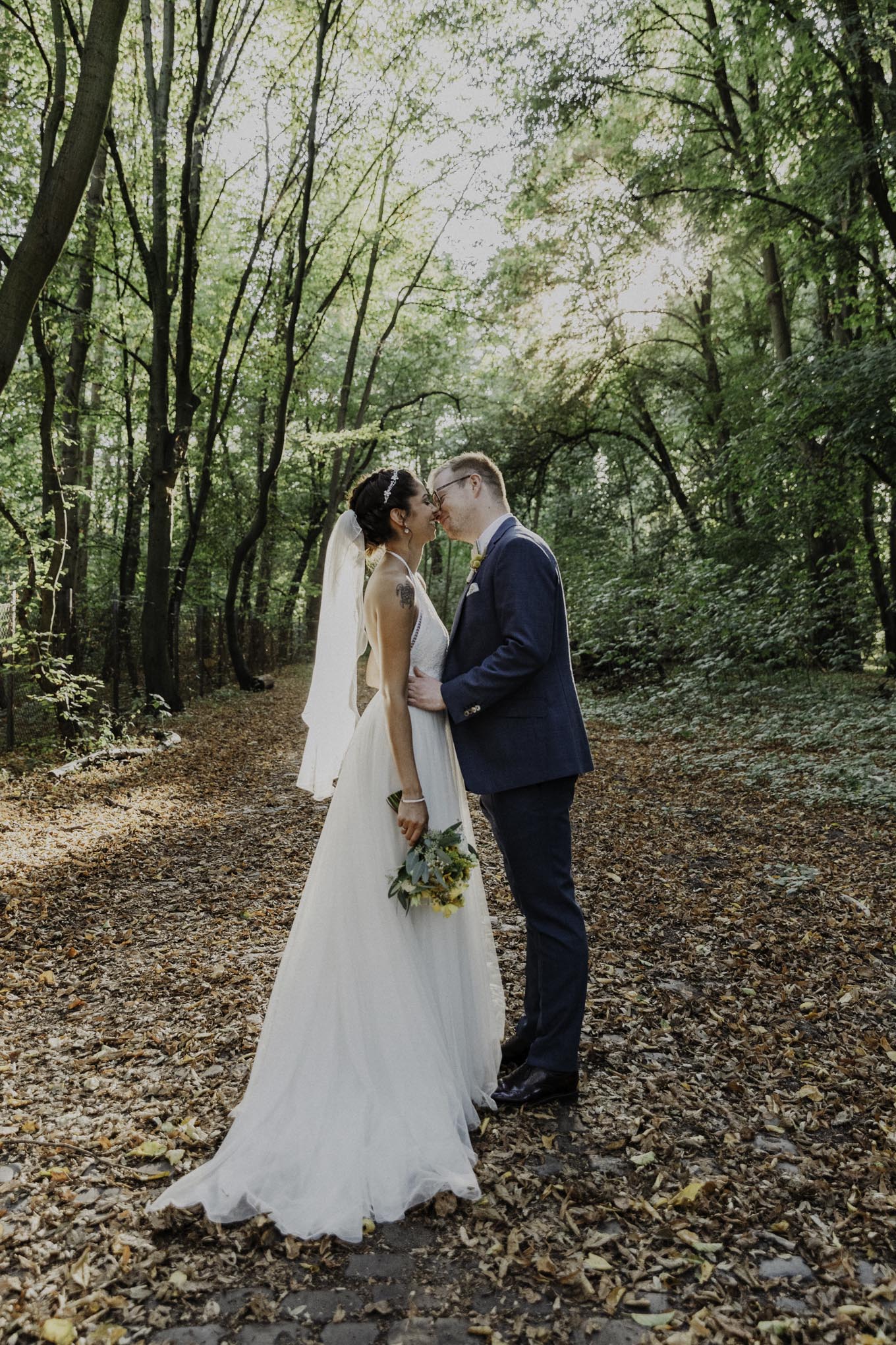 Hochzeitsfoto im Wald