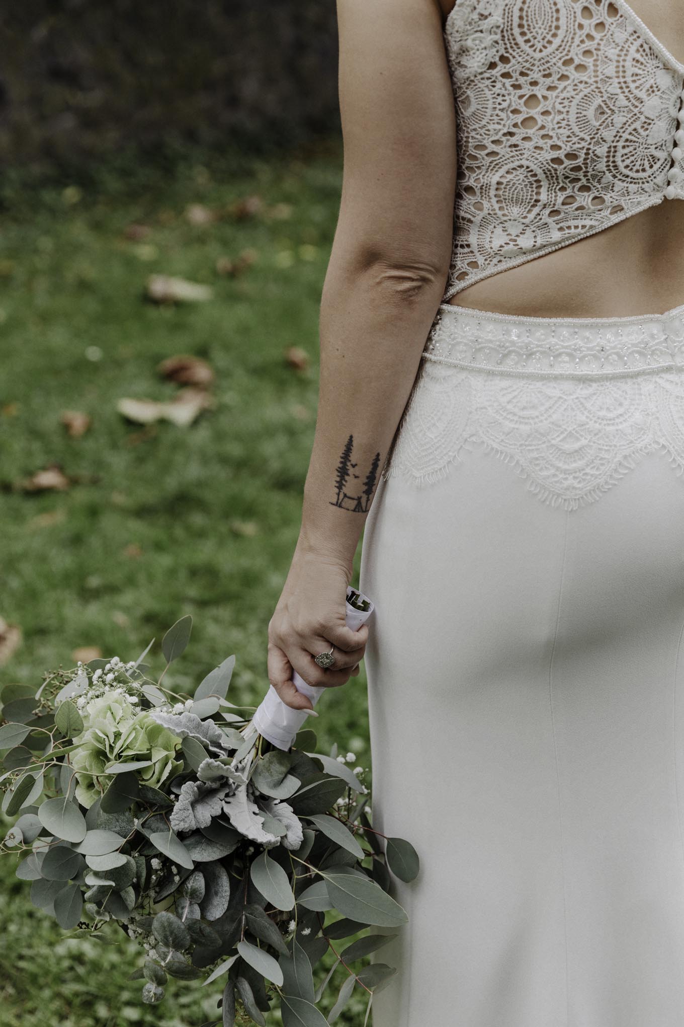 Braut mit Tattoo