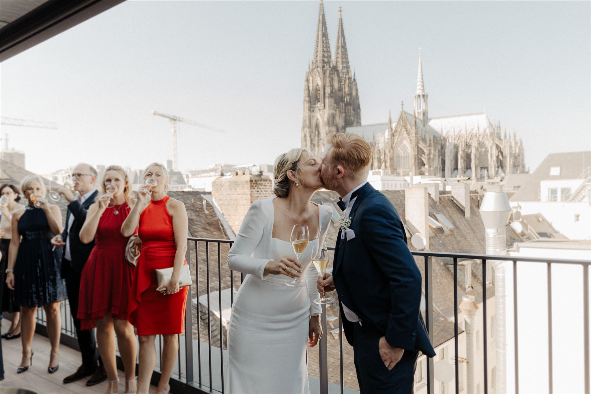 Hochzeit auf der Terasse im Legend Hotel in Köln